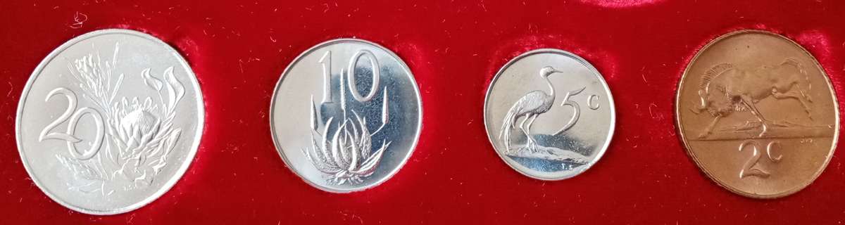 Set of x4 proof 1965 coins in red case (20c-2c)
