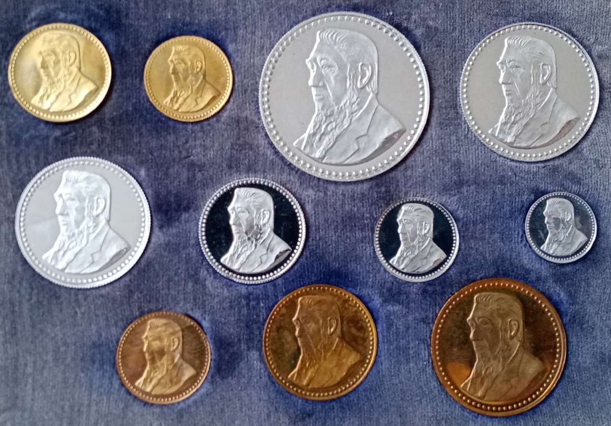 Scarcer 1986 GRC Mint ZAR Kruger proof token set in case (Animals)