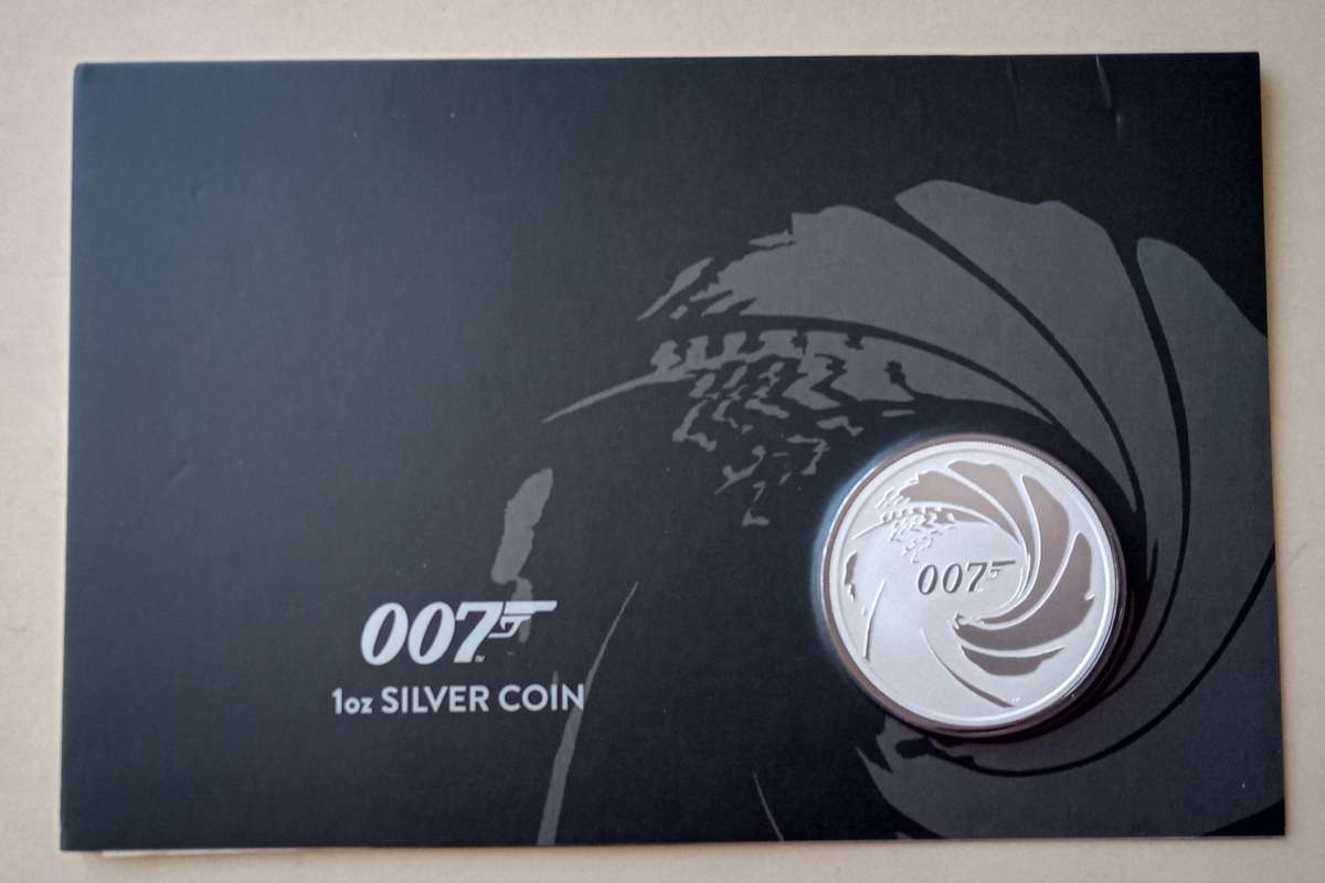 2020 Tuvalu brilliant uncirculated 1oz pure silver dollar (007 James Bond)