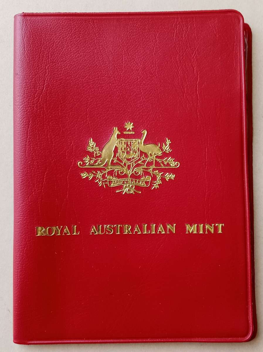 Nice 1980 Australia uncirculated set in red wallet (Wildlife on coins)