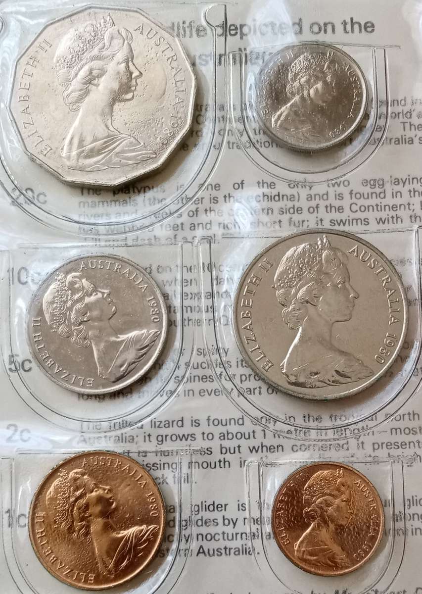 Nice 1980 Australia uncirculated set in red wallet (Wildlife on coins)