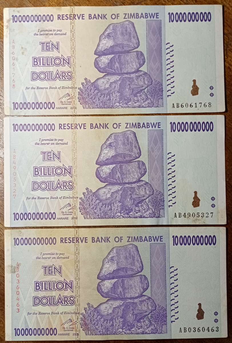 2008 Zimbabwe 10 billion dollars notes in XF