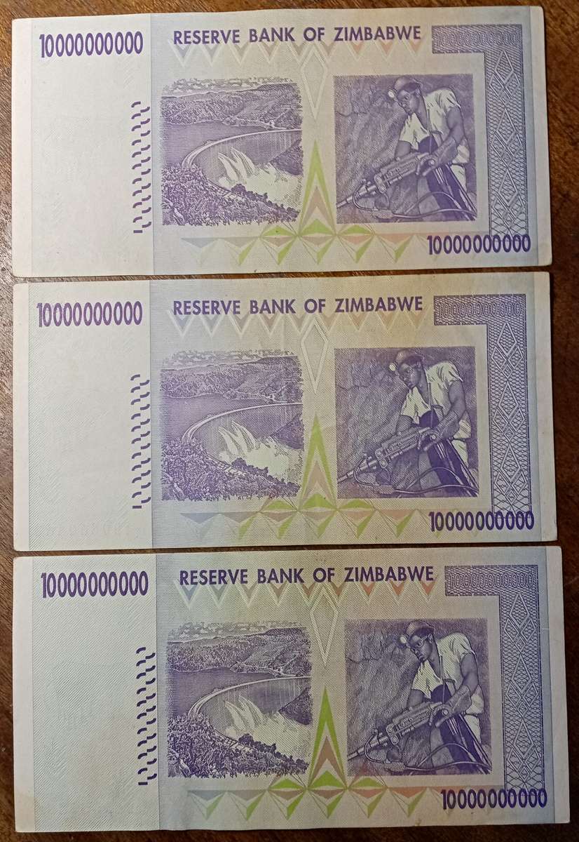2008 Zimbabwe 10 billion dollars notes in XF
