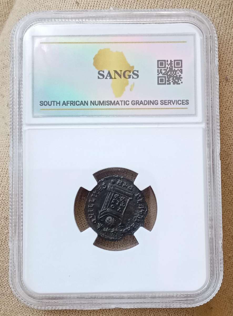 Ancient Rome: Constantine I (307-337 A.D) bronze Follis SANGS graded