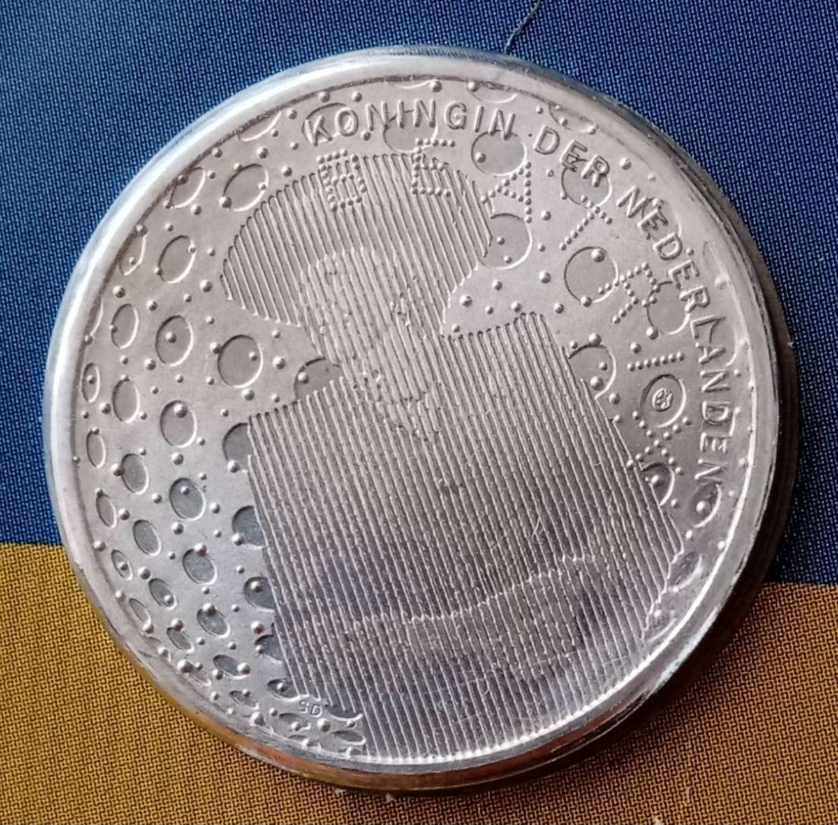 2005 Netherlands uncirculated silver 5 Euro in coin card (60 Years Peace in Europe)