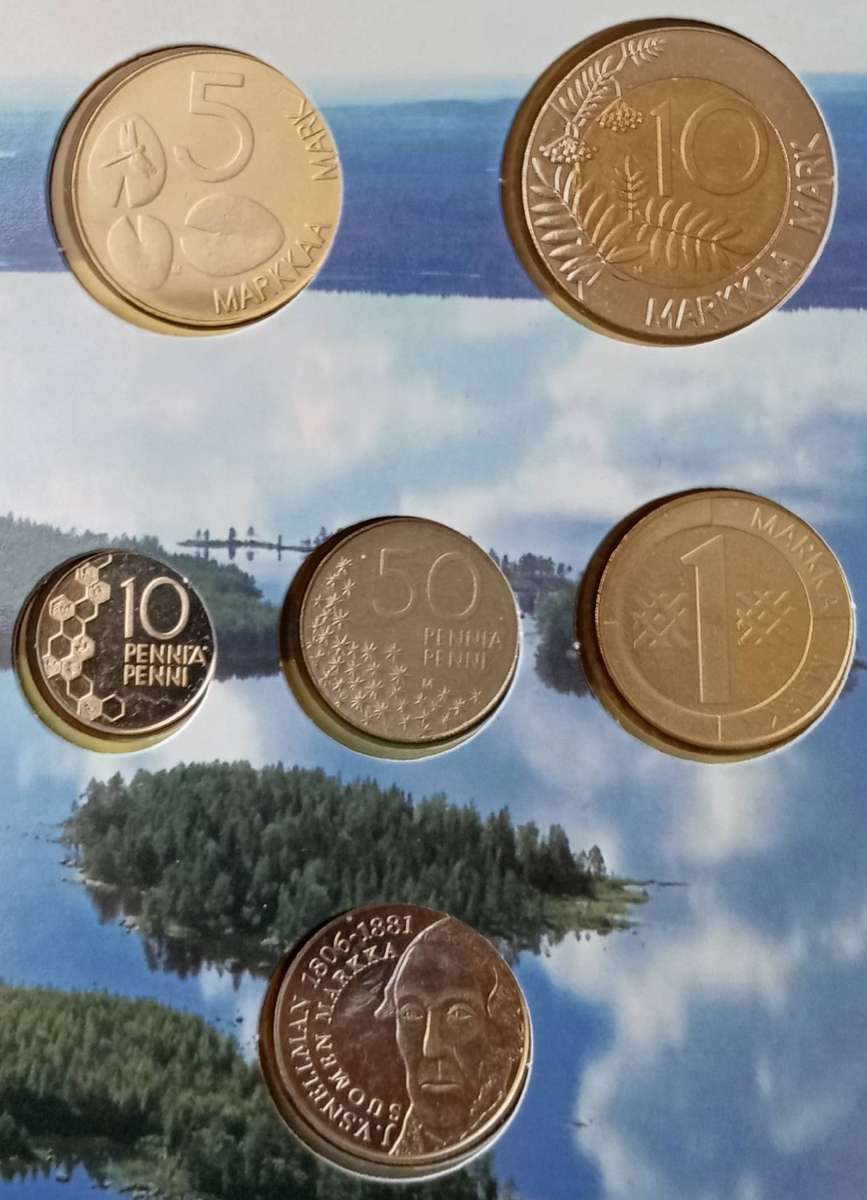 2001/2 Finland last year of the Markka uncirculated coin set plus token