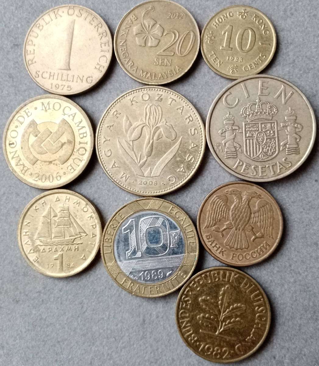 Mixed lot of 10 coins (All different countries)