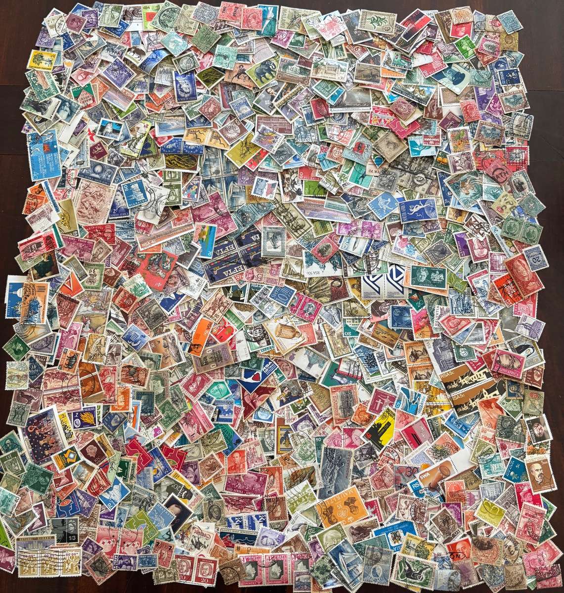 BulkLot Sale - World Mixture, off paper stamps (1000 Stamps). Lots of stamps.