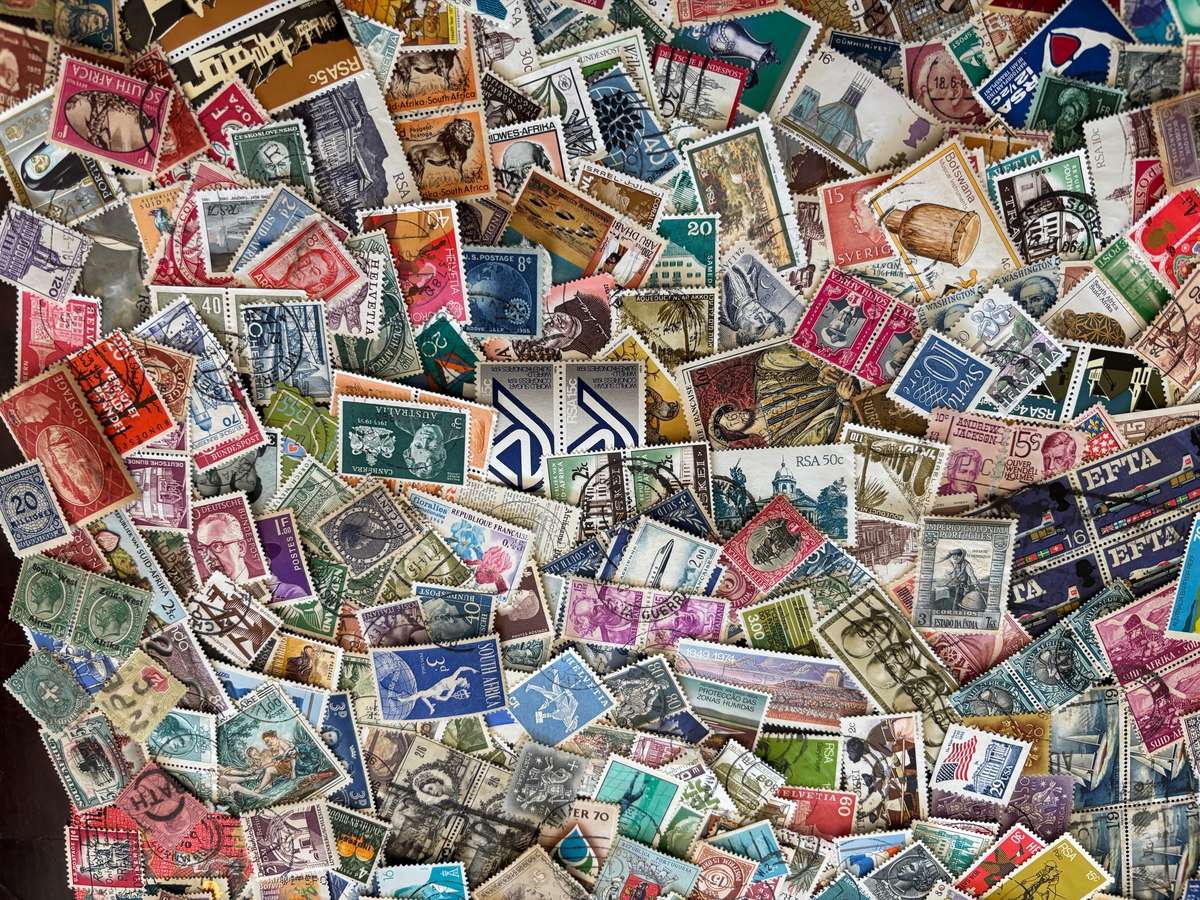 BulkLot Sale - World Mixture, off paper stamps (1000 Stamps). Lots of stamps.