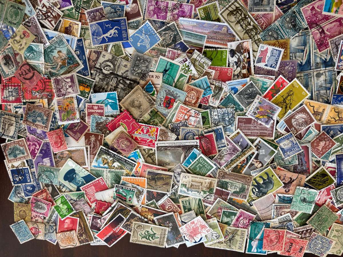 BulkLot Sale - World Mixture, off paper stamps (1000 Stamps). Lots of stamps.