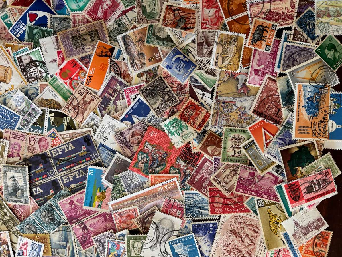 BulkLot Sale - World Mixture, off paper stamps (1000 Stamps). Lots of stamps.