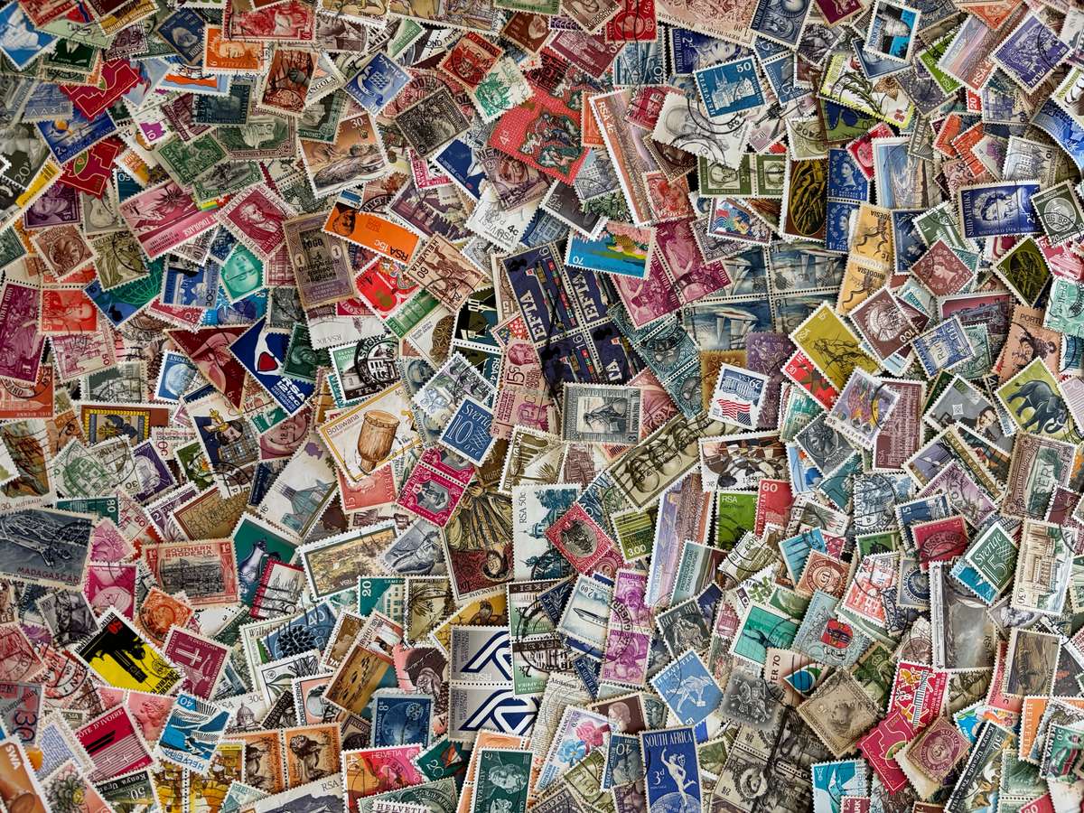 BulkLot Sale - World Mixture, off paper stamps (1000 Stamps). Lots of stamps.