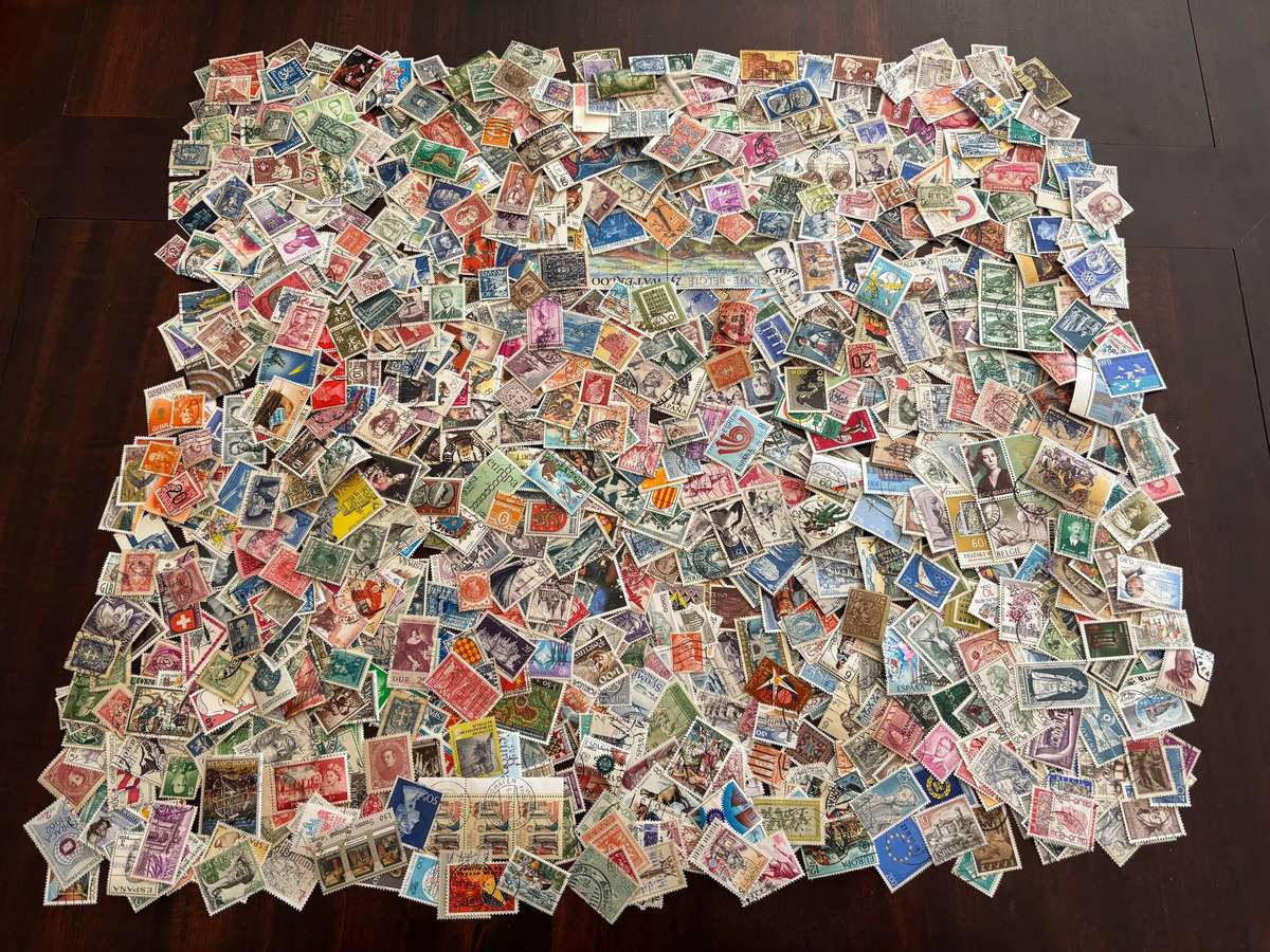 BULKLOT SALE -  EUROPE  Mixture, off paper stamps (1030 Stamps).