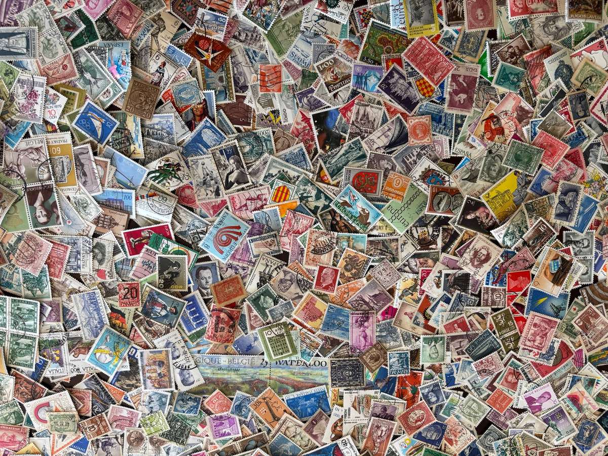 BULKLOT SALE -  EUROPE  Mixture, off paper stamps (1030 Stamps).