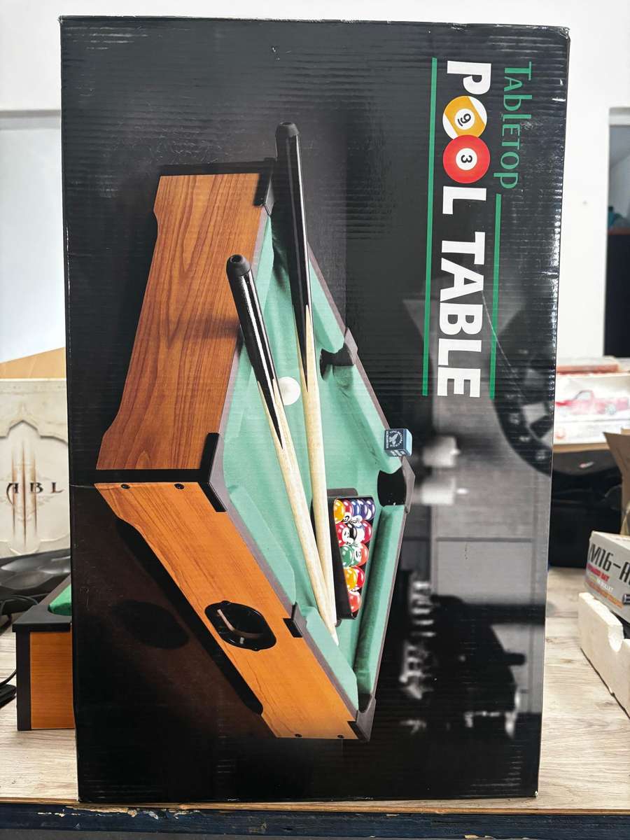 Tabletop pool table
