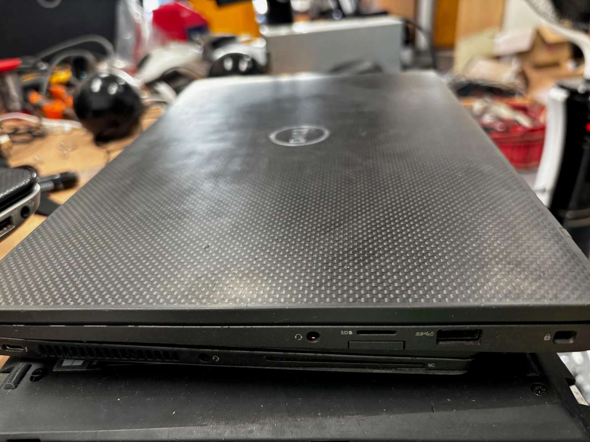 Dell 7400 Laptop