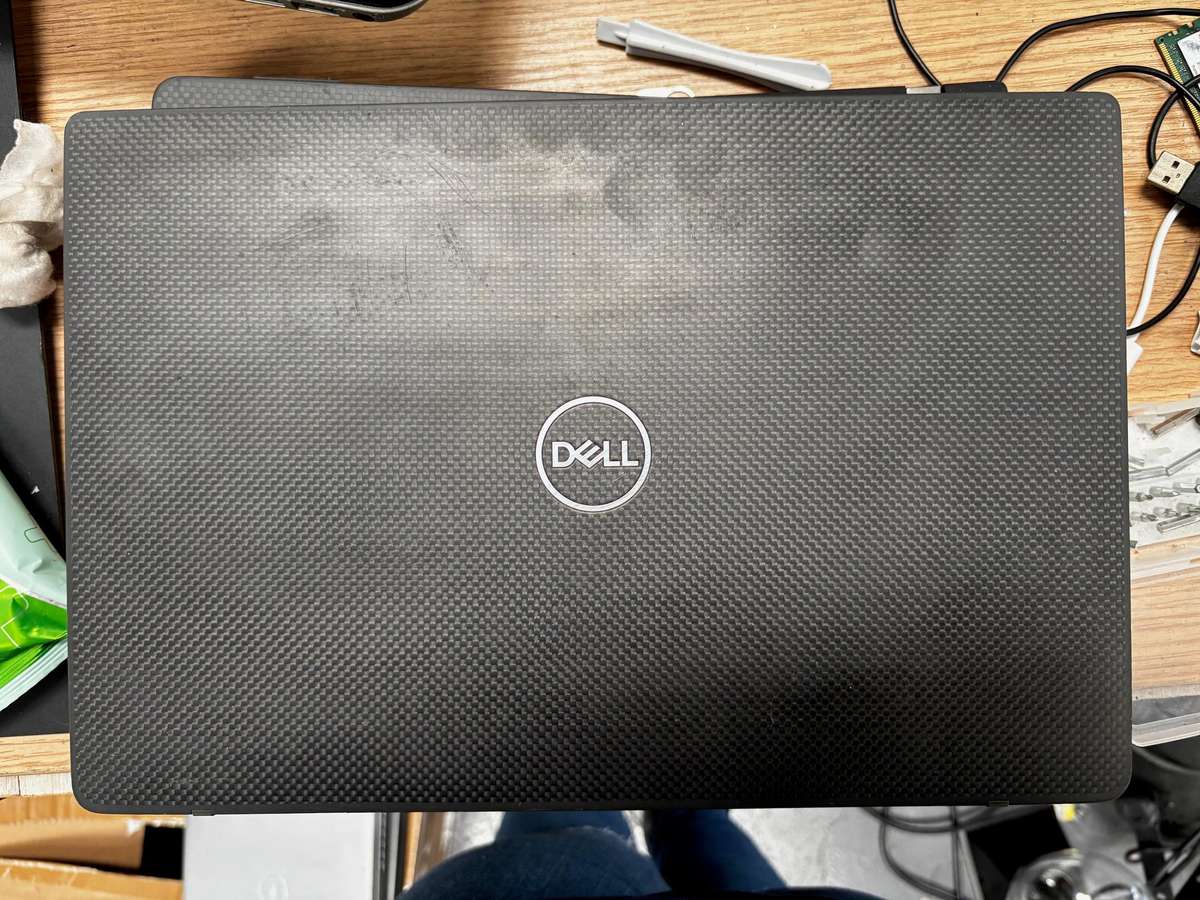 Dell 7400 Laptop