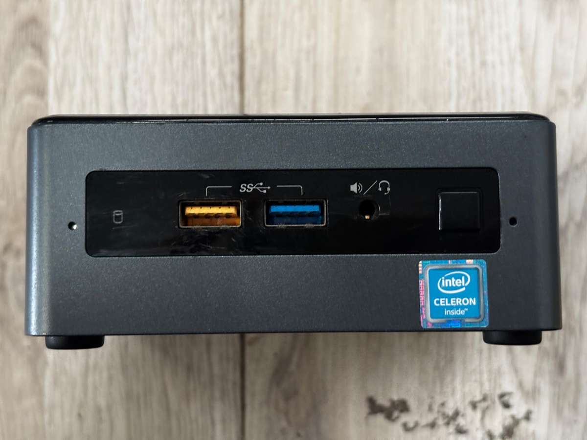 Intel NUC mini PC
