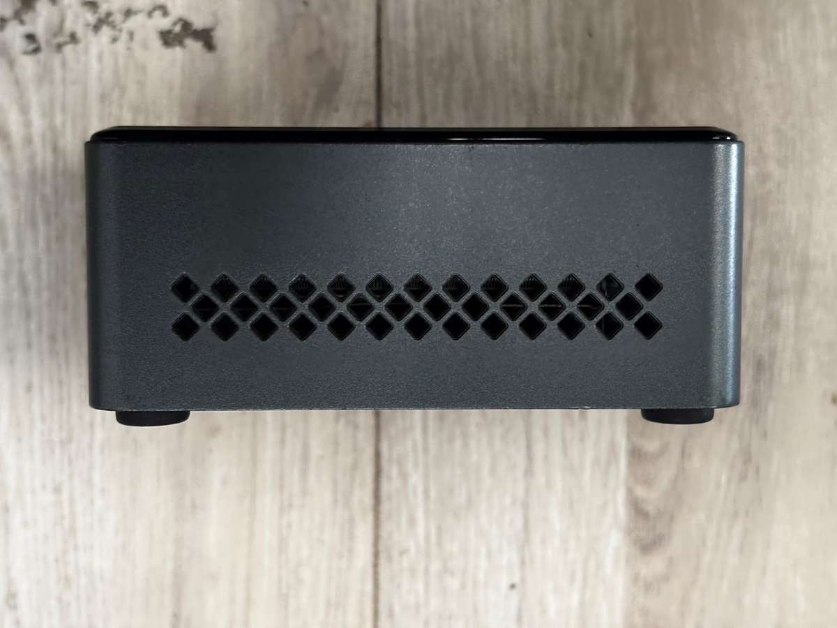 Intel NUC mini PC