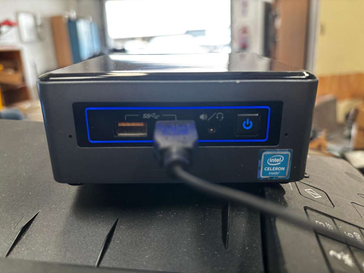Intel NUC mini PC