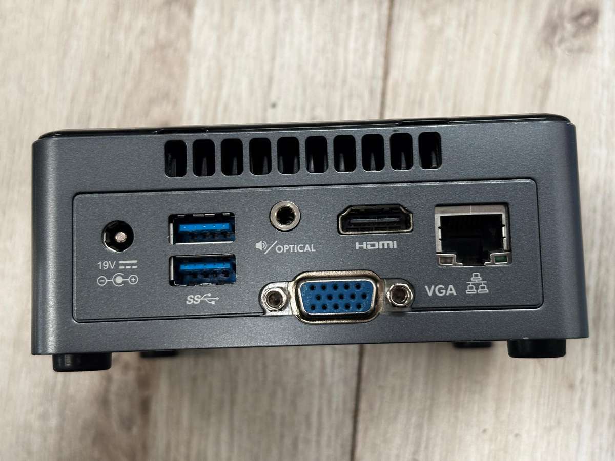 Intel NUC mini PC