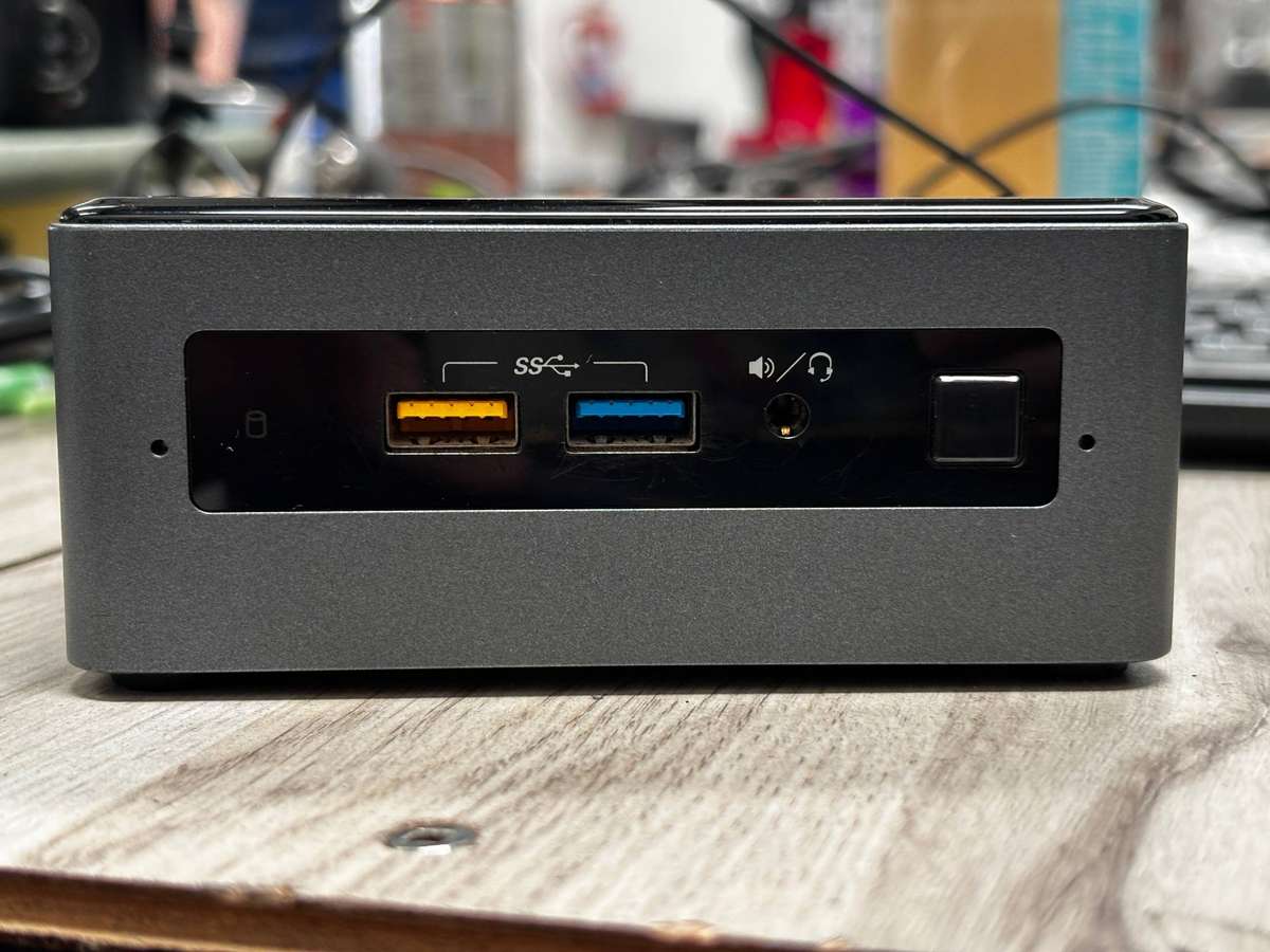 Intel NUC mini PC