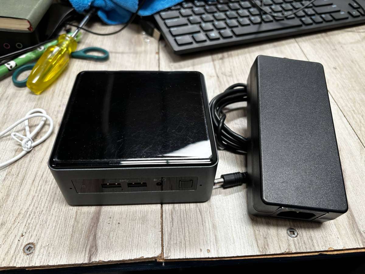 Intel NUC mini PC