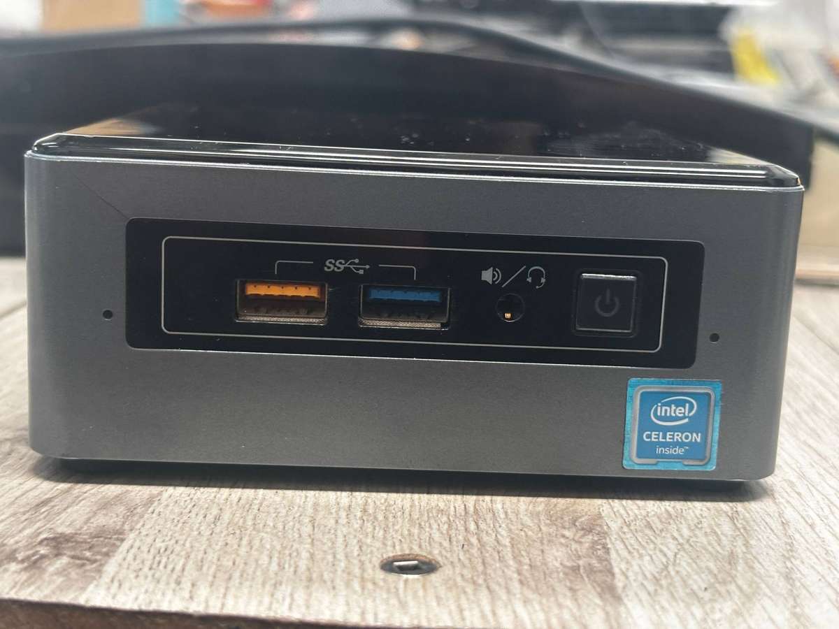 Intel NUC mini PC