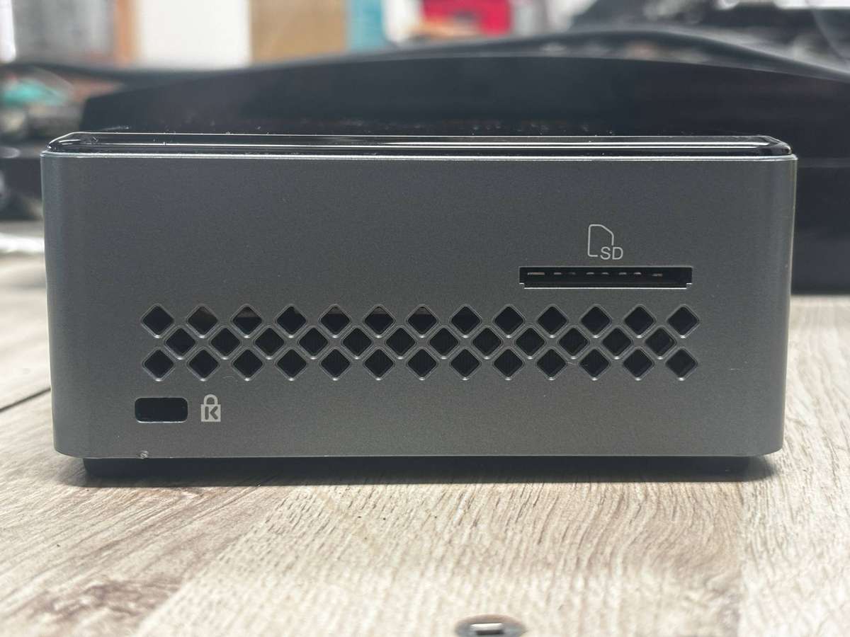 Intel NUC mini PC