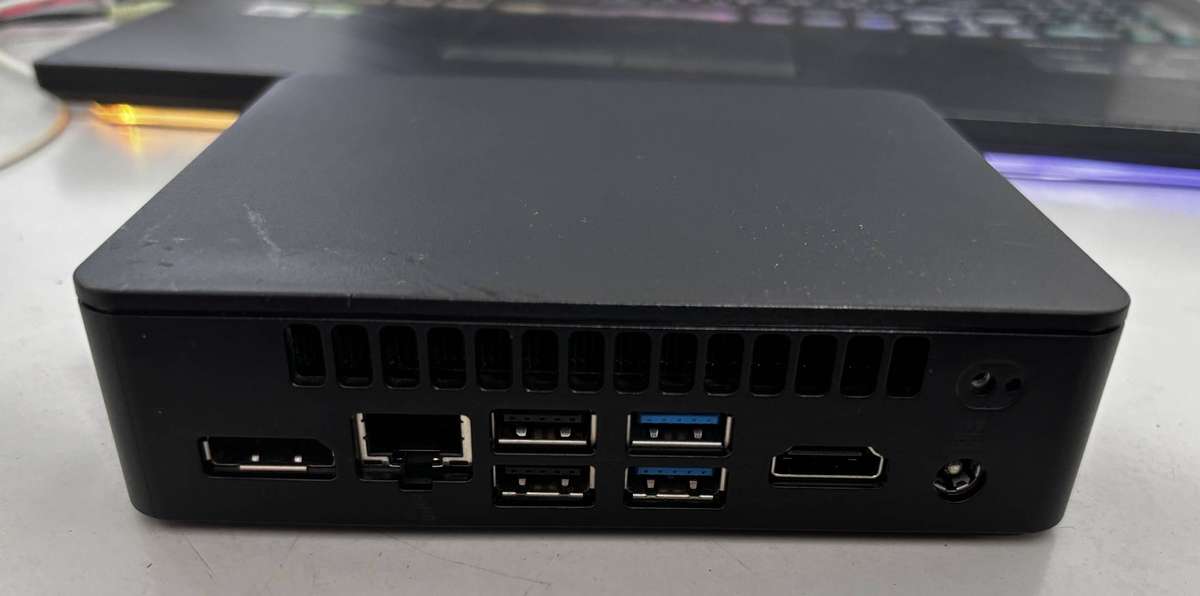 Intel NUC mini PC