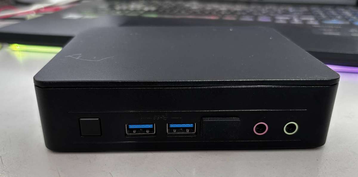 Intel NUC mini PC