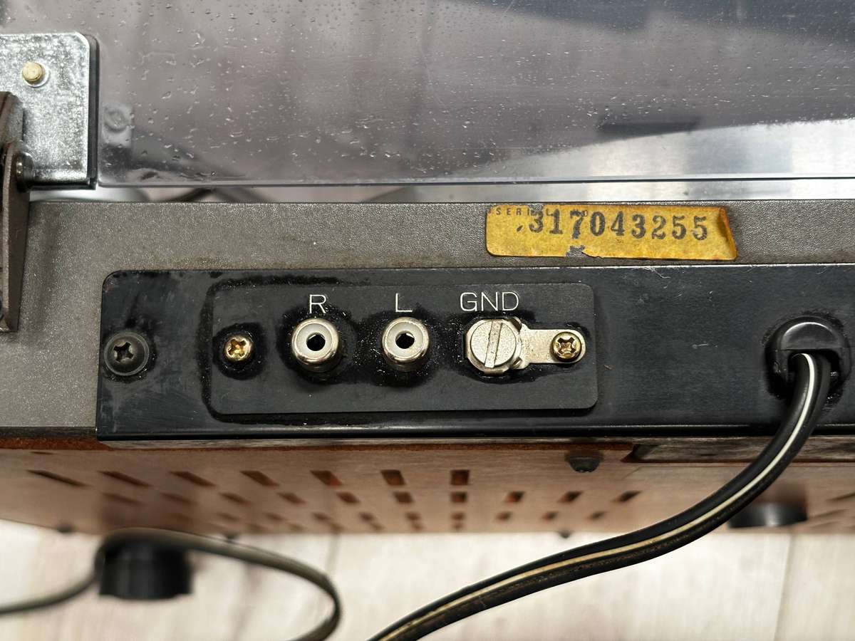 Turntable - Belt driven Sansui