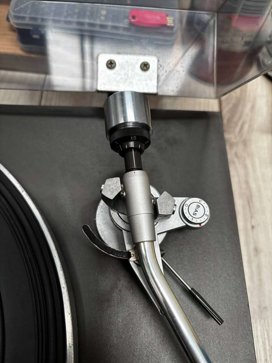 Turntable - Belt driven Sansui