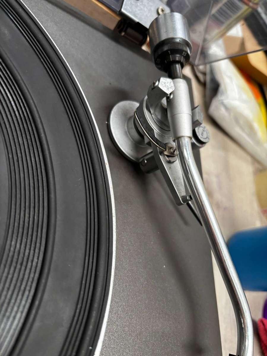 Turntable - Belt driven Sansui