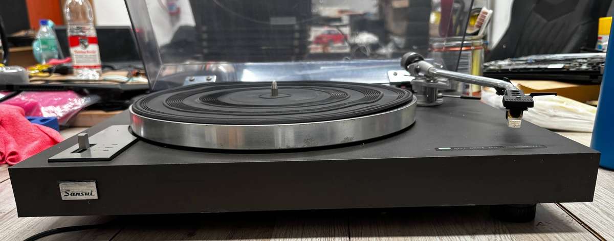 Turntable - Belt driven Sansui