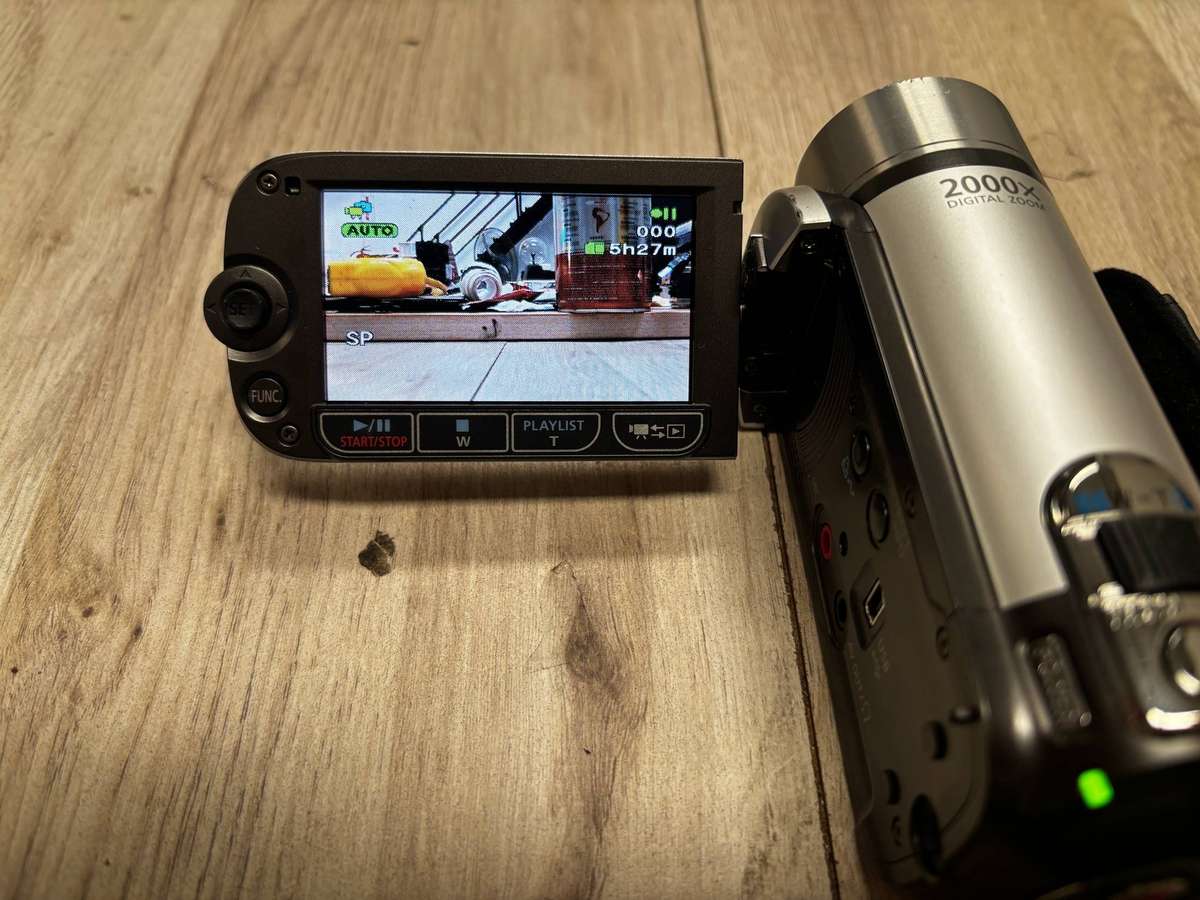 Digital Camcorder - Canon - NEEDS A BATTERY