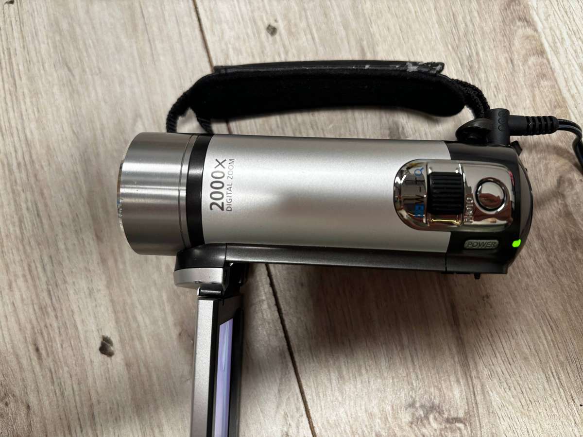 Digital Camcorder - Canon - NEEDS A BATTERY