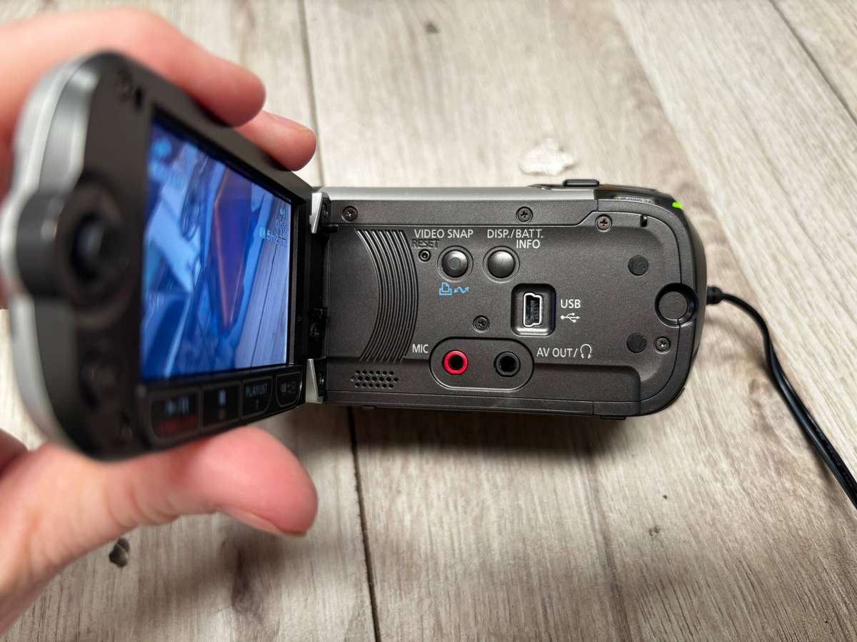 Digital Camcorder - Canon - NEEDS A BATTERY