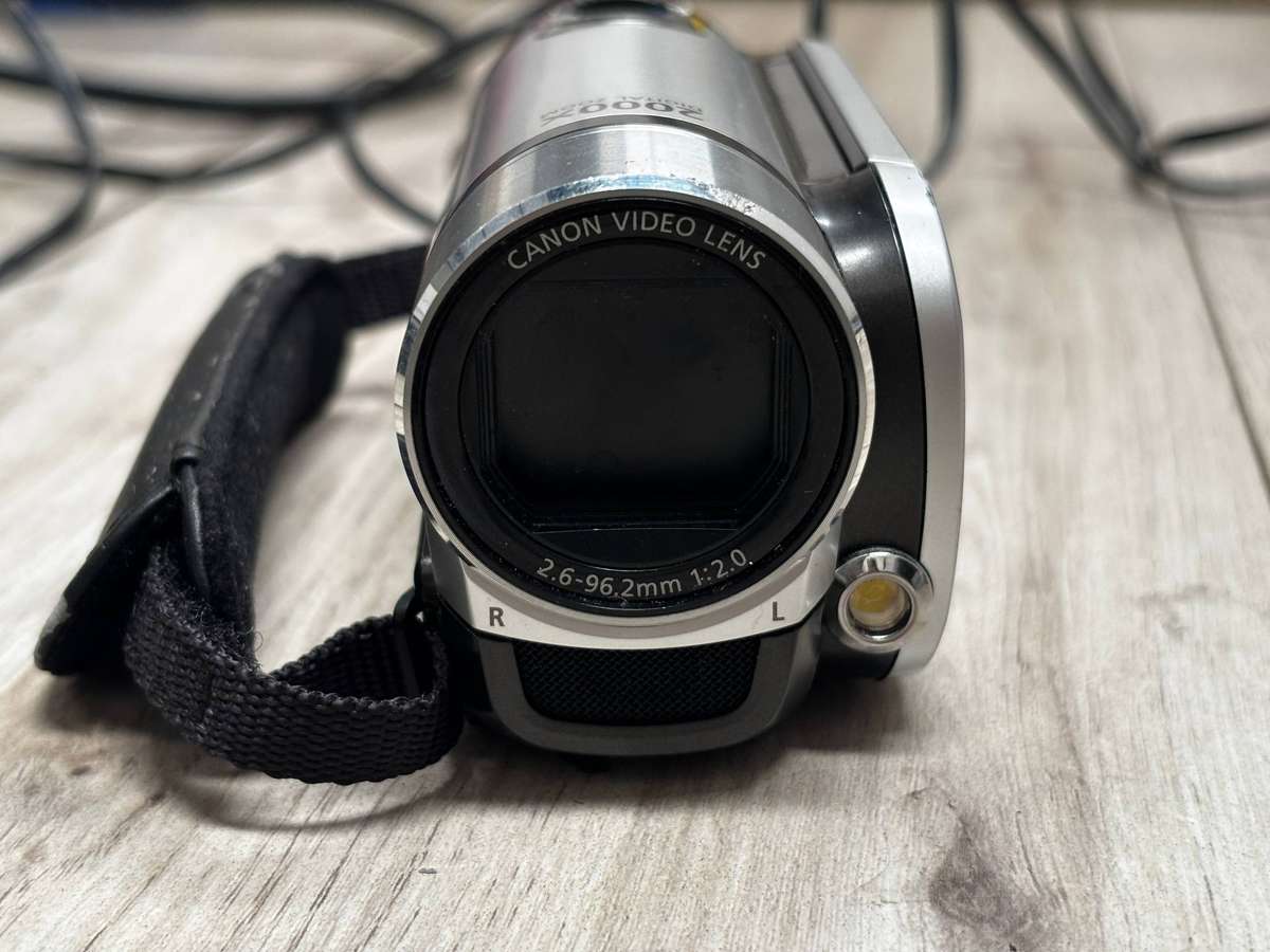 Digital Camcorder - Canon - NEEDS A BATTERY