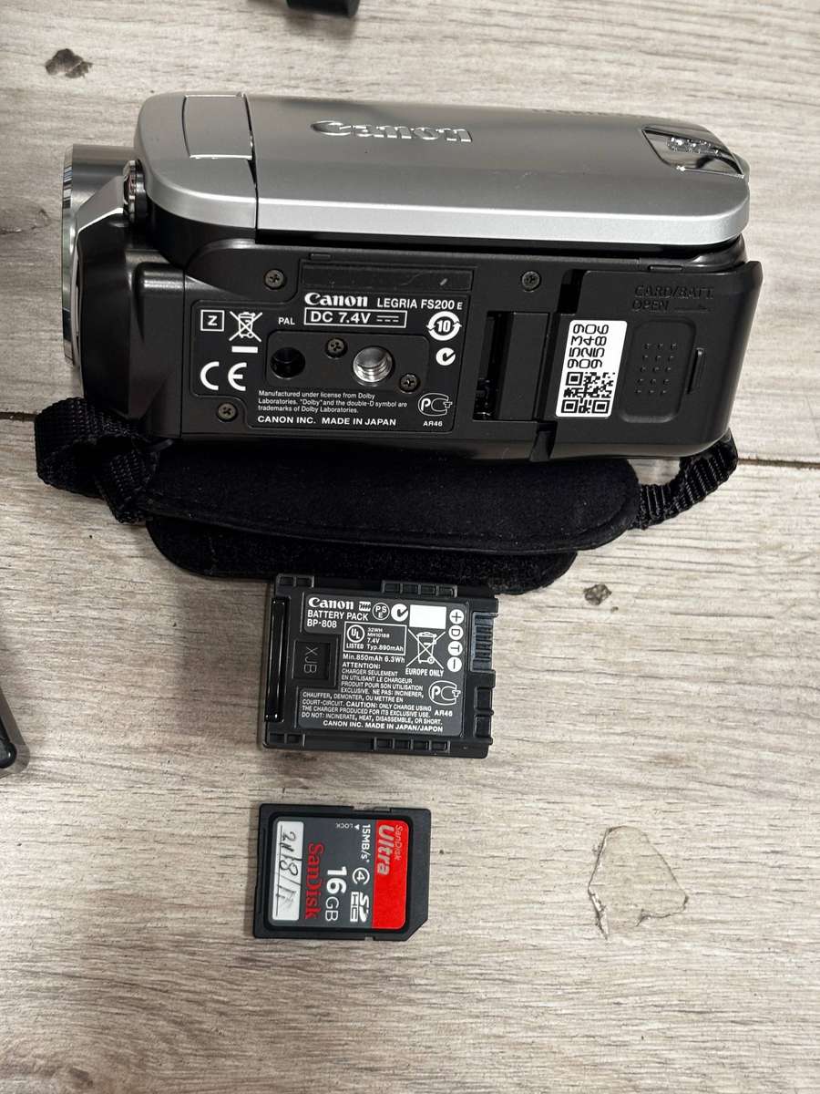 Digital Camcorder - Canon - NEEDS A BATTERY