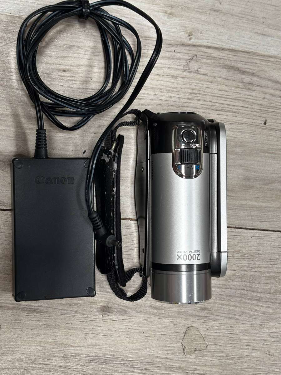 Digital Camcorder - Canon - NEEDS A BATTERY