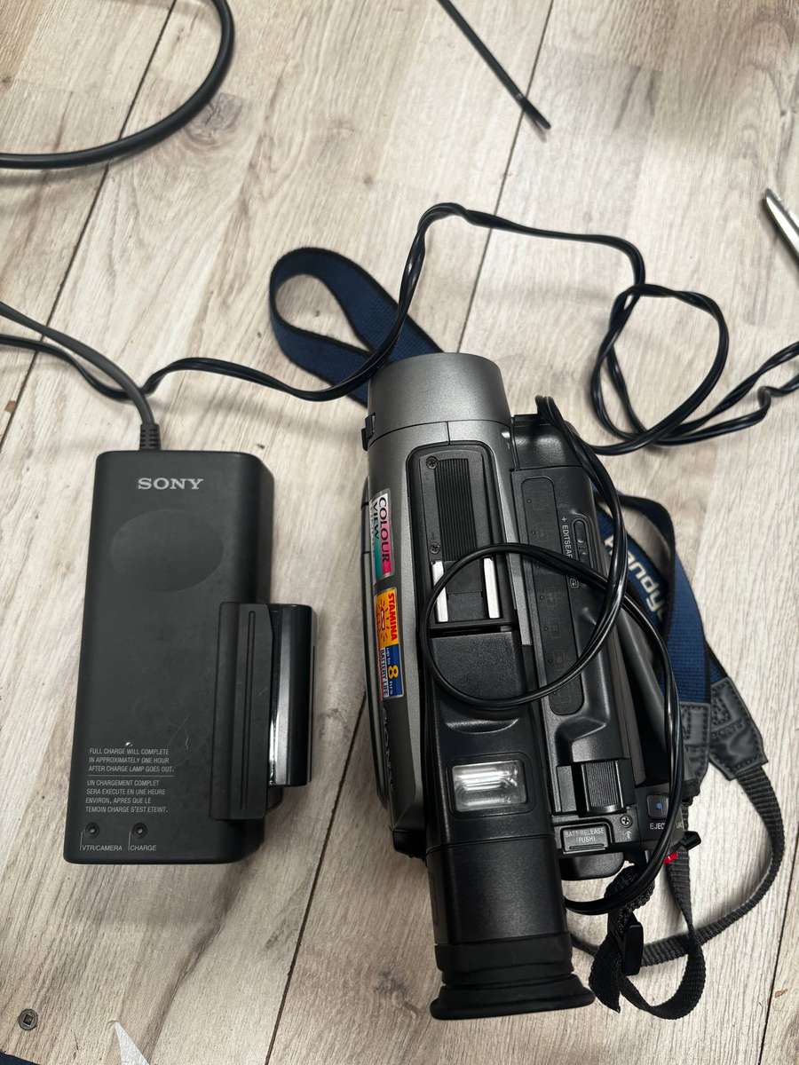 Video Camera - Sony - Needs repairs