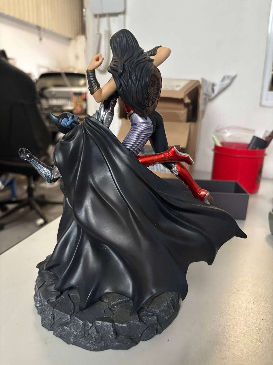 Figurine - Injustice Wonder Woman and Batman