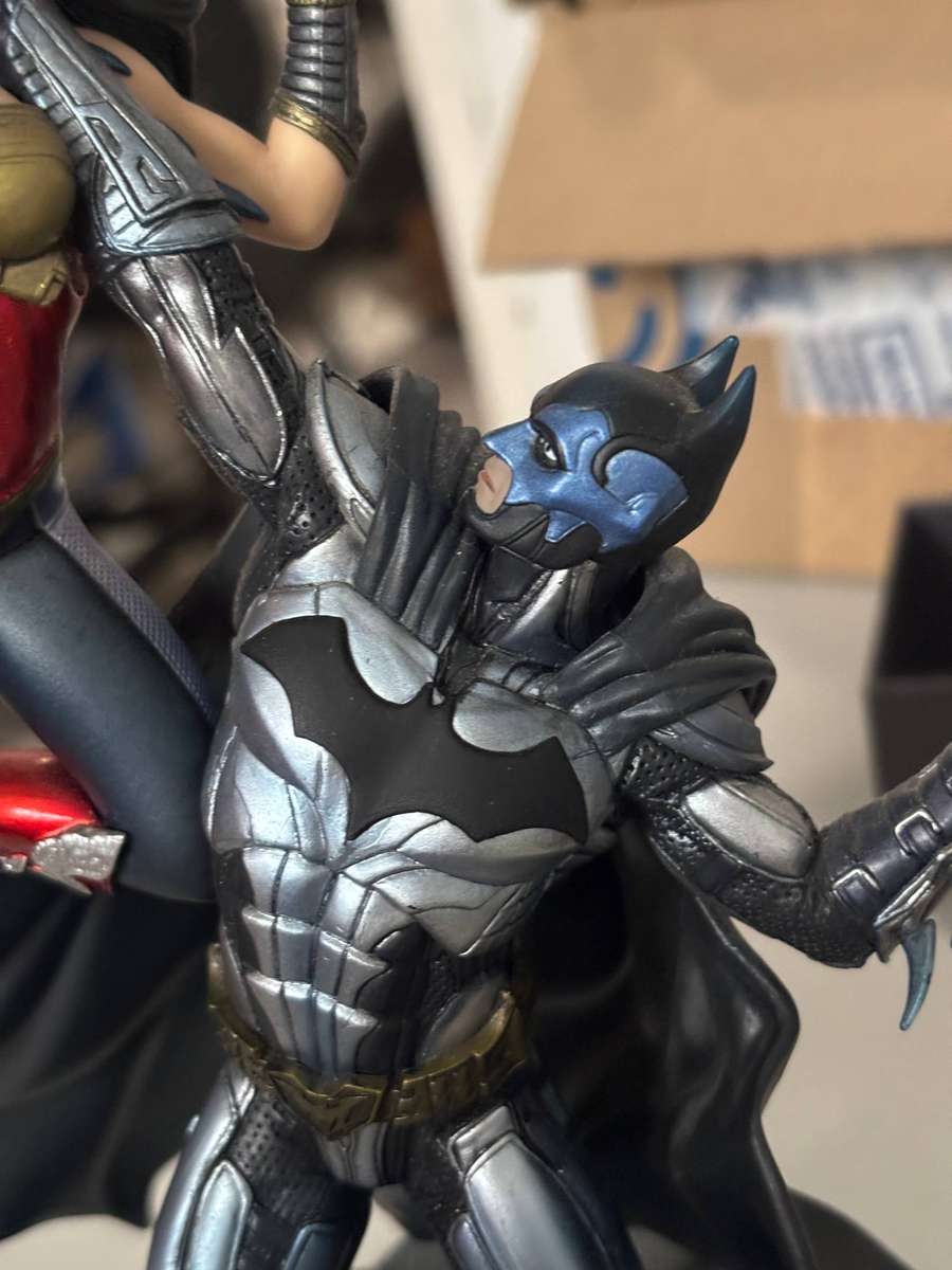 Figurine - Injustice Wonder Woman and Batman