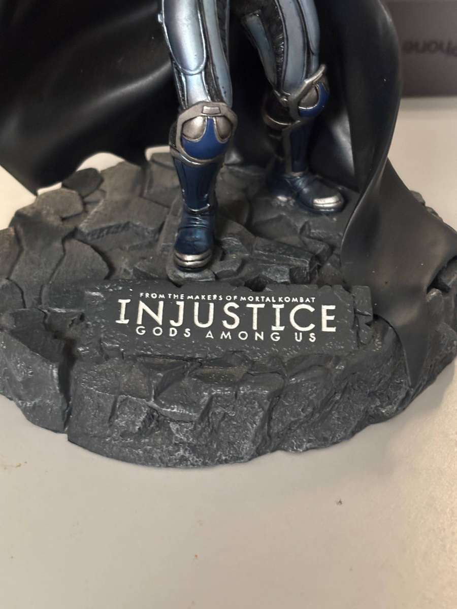 Figurine - Injustice Wonder Woman and Batman