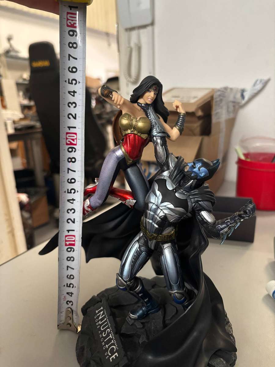 Figurine - Injustice Wonder Woman and Batman
