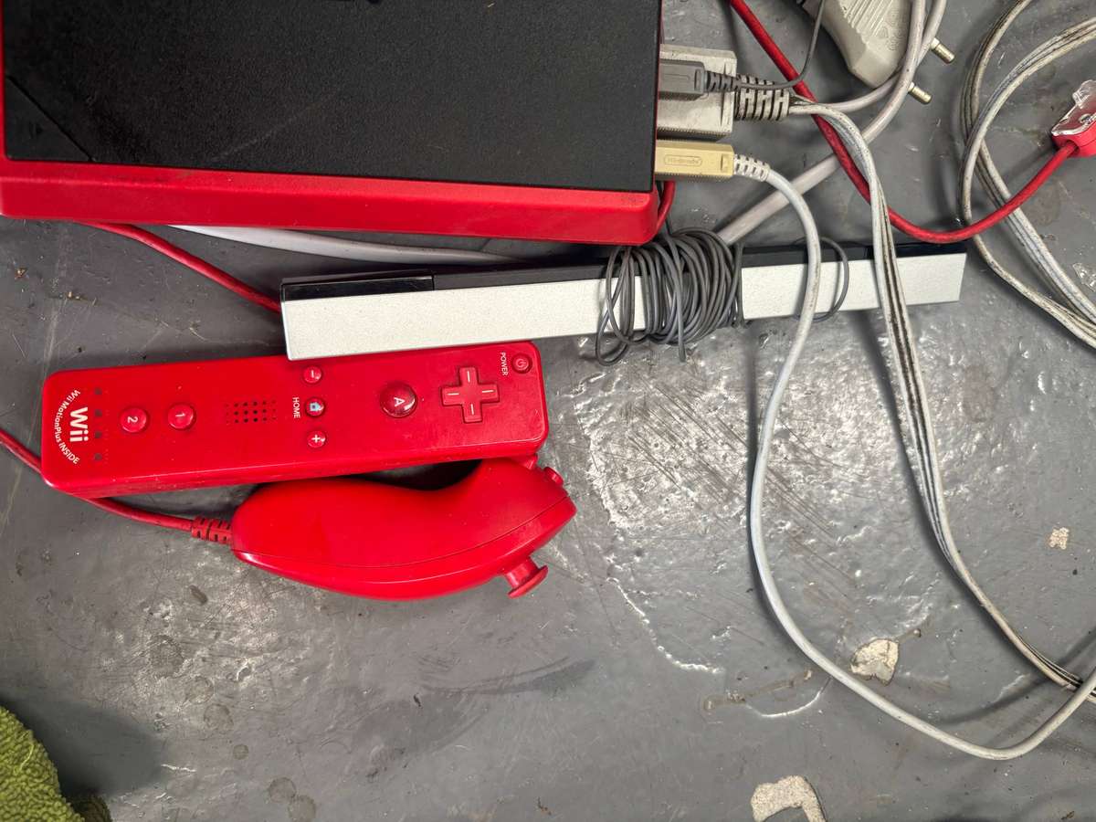 Nintendo Wii Red edition