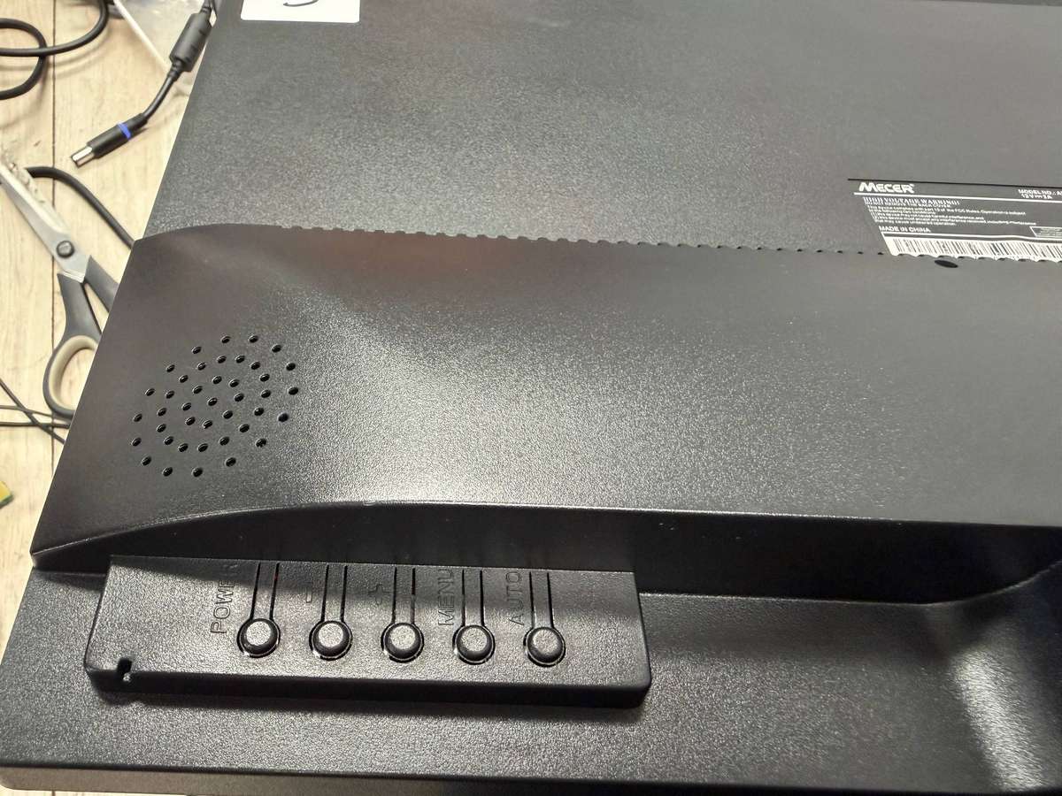 MECER 19.5" TFT LED Monitor (3)
