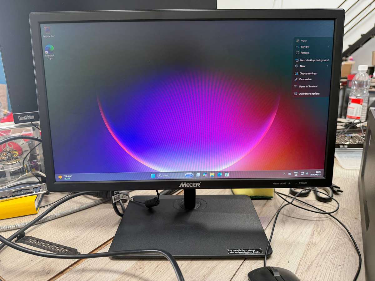 MECER 19.5" TFT LED Monitor (4)