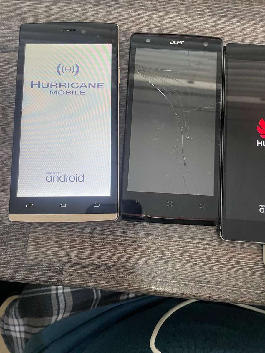 Samsung,  huawei etc 5 phones for spares
